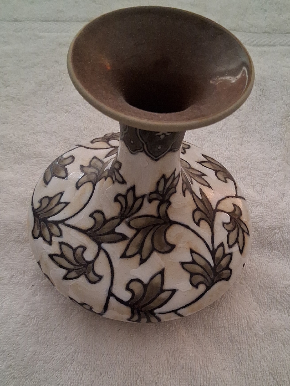 Decorative Floral Ceramic Vase - White and Brown